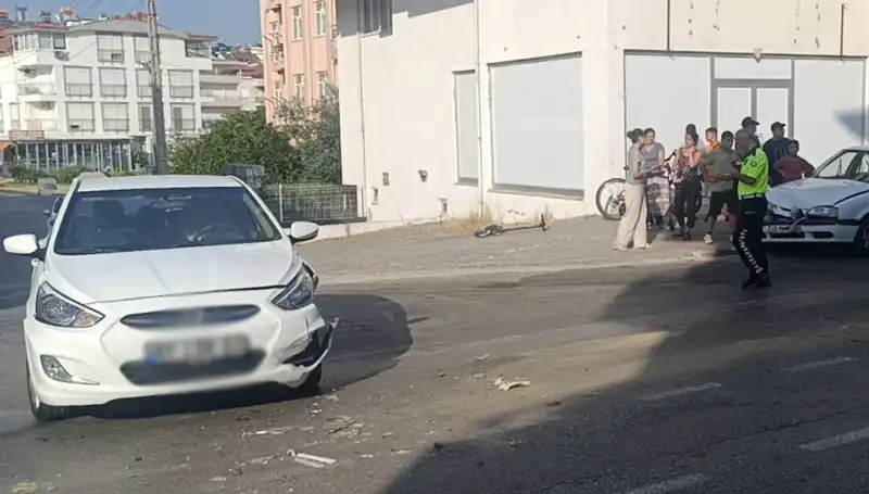 Antalya’da Feci Kaza: İki Otomobil Çarpıştı, Yaralılar Hastaneye Kaldırıldı