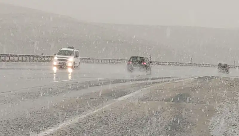 Nisan Ayında Bahar Beklerken Kar Sürprizi: Doğa Anadan Şaşırtan Mesaj