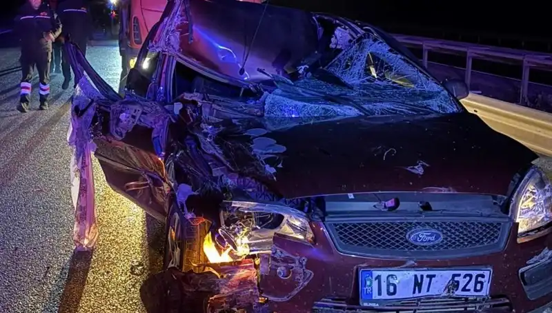 Afyonkarahisar'da Otomobil ve TIR Çarpıştı: 4 Yaralı İhbarıyla Yolcuların Durumu Merak Ediliyor!