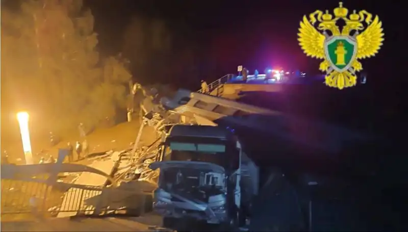 Rusya'da Tüyler Ürpertici Köprü Çökmesi: Tren Kazası Detayları