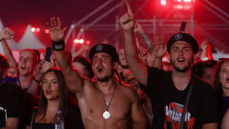 Thompson Konserinde Şok Eden Nazi Selamı Skandalı Gündemde