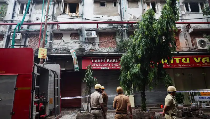 Hindistan'da Otel Yangını: 15 Kişi Hayatını Kaybetti, Soru İşaretleri Kaldı