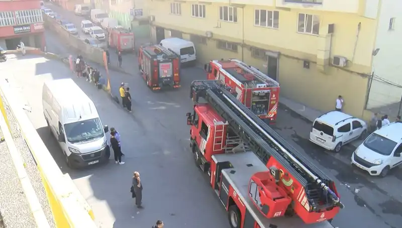 İstanbul'da Tekstil Atölyesinde Çıkan Yangın, 3 Katlı Bina Kül Oldu