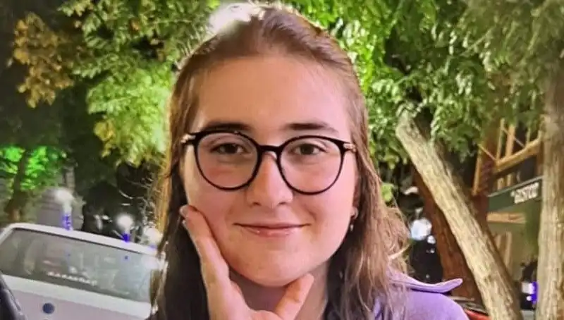 Çanakkale'de Lise Öğrencisi Ayşegül'ün Kayıp Peşinde: Arama Çalışmaları Devam Ediyor