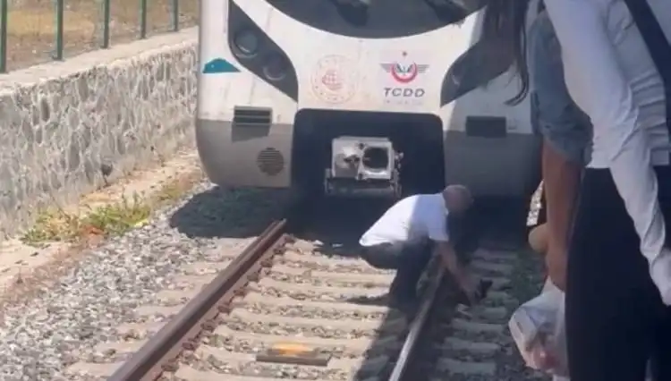 Marmaray'da Kediyi Kurtaran Makinistin Kahramanlığı: Anlara Tanıklık Edin!