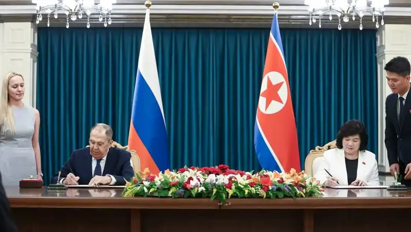 Rusya ve Kuzey Kore Arasındaki İlişkiler Derinleşiyor: Lavrov-Gyuai Görüşmesi