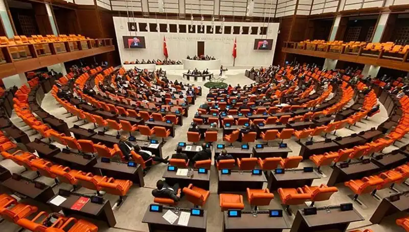 Emekli İkramiyesi 4 Bin TL’ye Yüksek Çıkarılacak Teklif TBMM'de Onaylandı