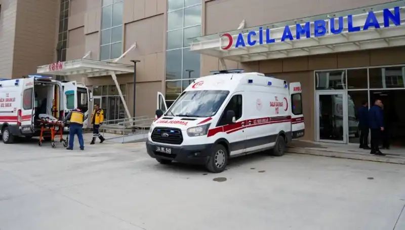 Erzincan'da Feci Kaza: Hayatını Kaybeden Var, Yaralılar Hastaneye Kaldırıldı