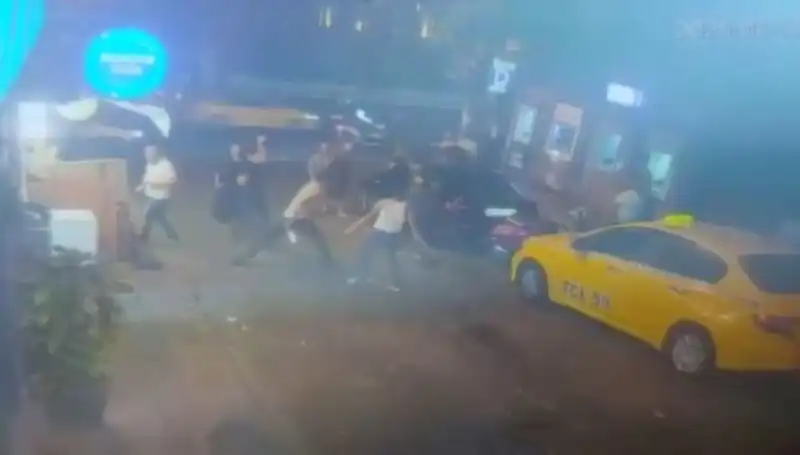 Beyoğlu'nda Korkunç Kavga: Laf Atma Sebebiyle Kan Aktı