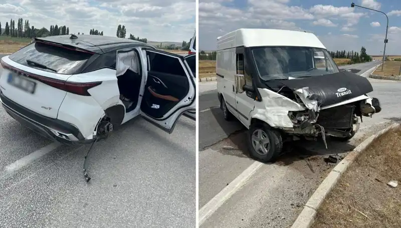 Çorum'da Korkunç Kaza: İki Araç Kafa Kafa Çarpıştı
