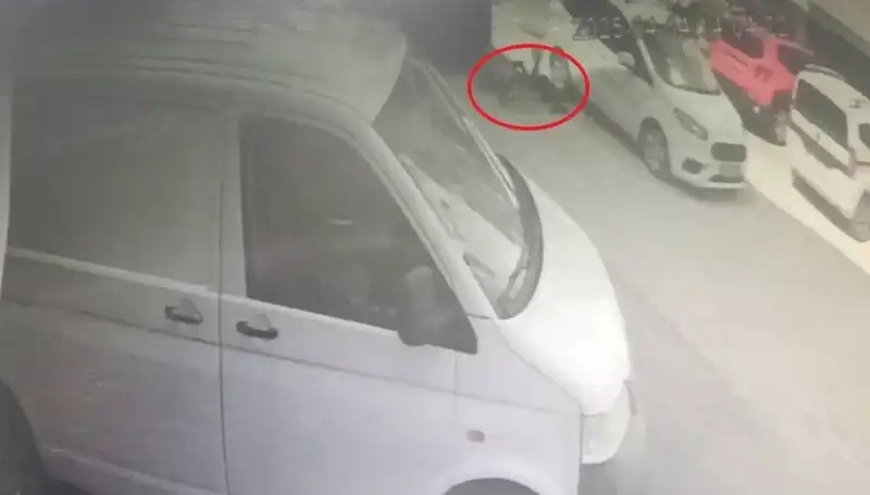Bisiklet Sürerken Kazadan Son Anda Kurtulan Çocuk!