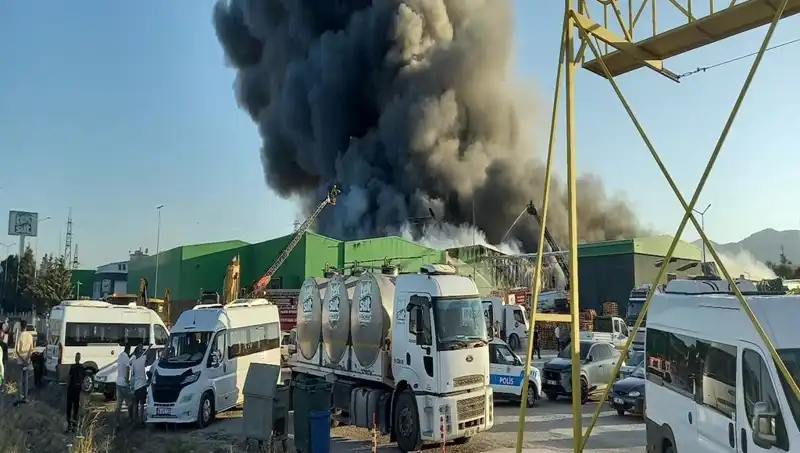 Gönen'de Fabrika Yangını: İşçi Kimlikleri ve Olayın Detayları Açıklanıyor