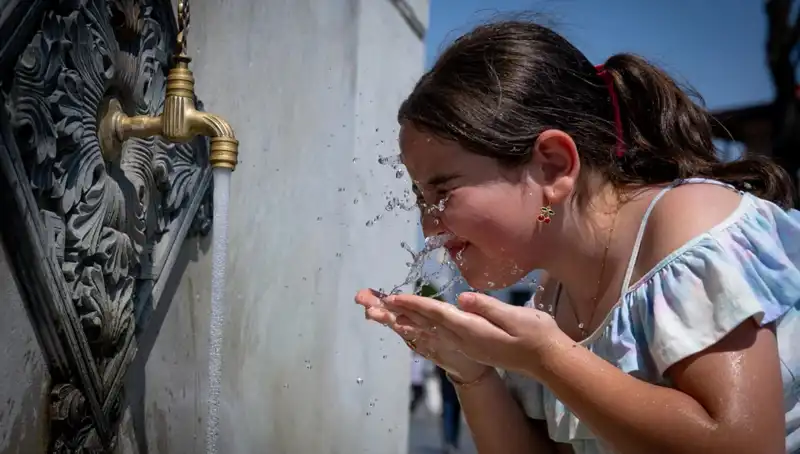 Türkiye'de 16 Şehirde Sıcaklık Alarmı: 40 Dereceyi Aştı!