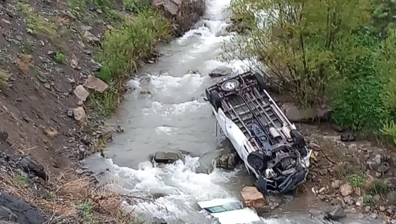 Hakkari'de Feci Minibüs Kazası: Hayatını Kaybedenler ve Yaralılar Var