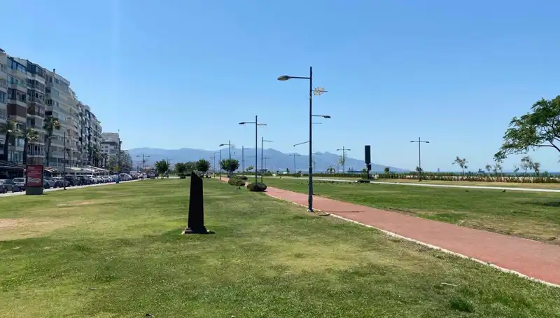 İzmir'de Tarihi Sıcaklık Rekoru Kırıldı, Kordon Halkın Uzakta Kalmasına Neden Oldu