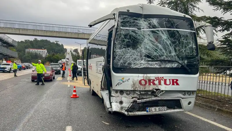 Uşak’ta İşçi Servis Kazası: Feci Çarpışmada Yaralı Sayısı Artıyor