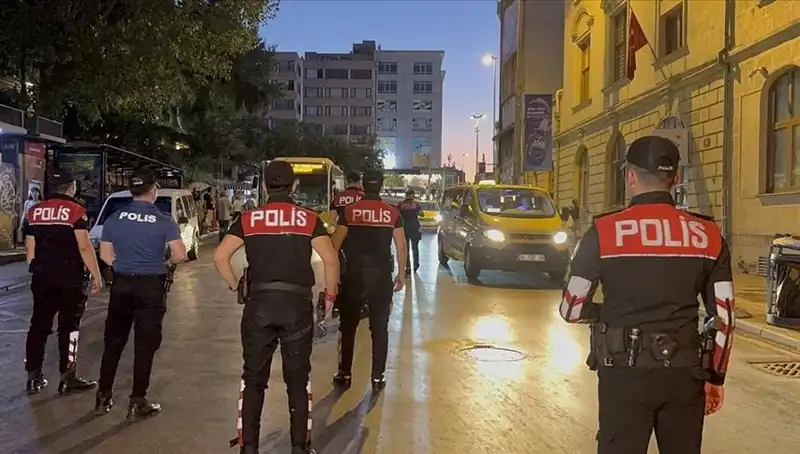 İstanbul'da Asayiş Operasyonu: 4 Saatte Yüzlerce Gözaltı Yapıldı