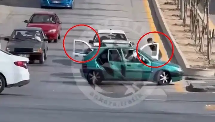 Trafikte Bıçak ve Kılıçlarla Saldırı: Güvenlik Zafiyeti Mi?