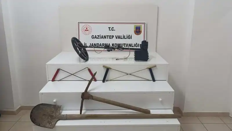 Kazıda Suçüstü: Defineciler, Kaçak Kazı Yaparken Yakalandı