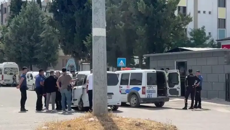 Adliye Önünde Korkunç Kavga: İki Aile Arasında Çıkan Tartışma Büyüdü