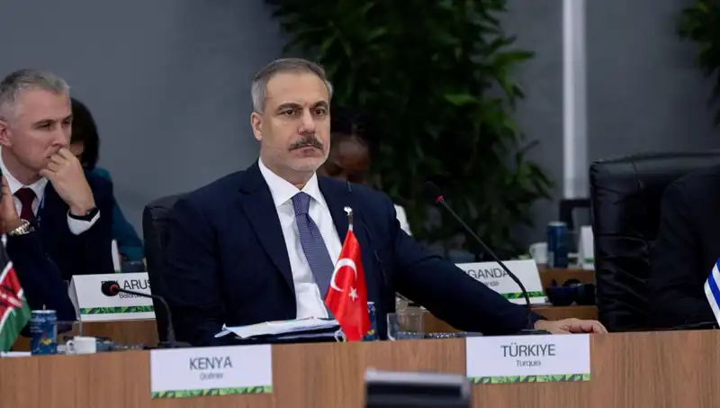 BRICS Zirvesi'nde Bakan Fidan'dan Çarpıcı Uyarı: Yapay Zeka İçin Tedbir Zamanı