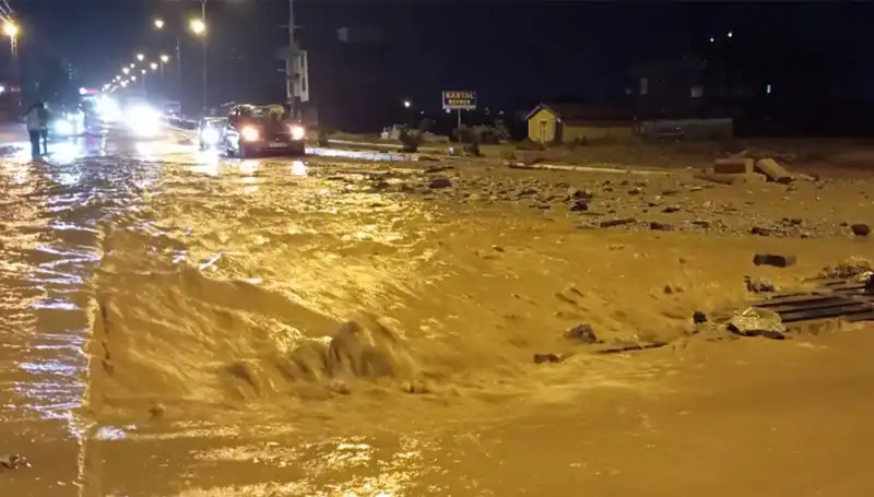 Konya ve Ankara'da Şiddetli Sel Felaketi: Can ve Mal Kaybı Tehdit Ediyor