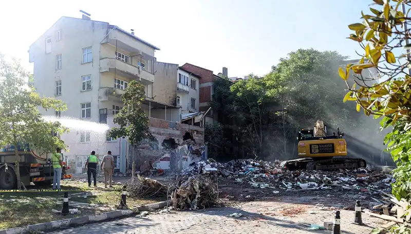 Sındırgı'da Artçı Sarsıntılar Neden Devam Ediyor? Son Gelişmeler