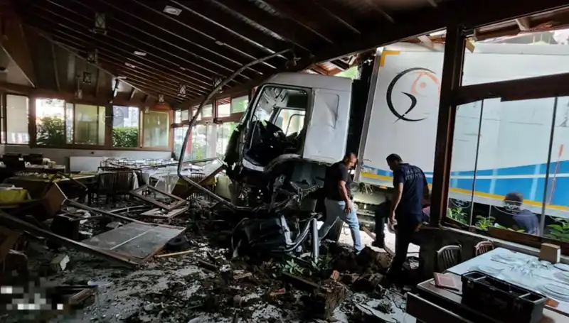 Freni Boşalan Kamyon, Restorana Giriş Yaptı: Korku Dolu Anlar