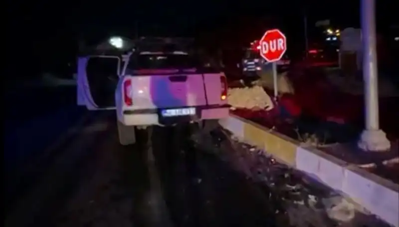 İzmir’de Feci Kaza: Kamyonet ile Hafif Ticari Araç Çarpıştı, 7 Yaralı!