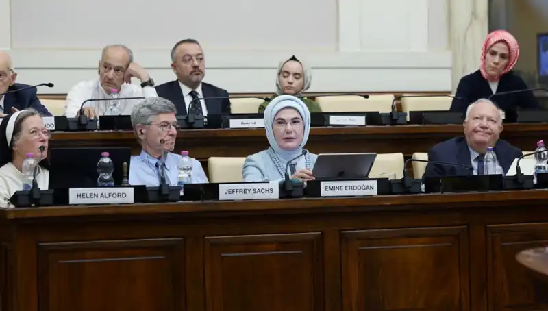 Emine Erdoğan, Vatikan'da Dünya 5'ten Büyüktür Mesajını Verdi!