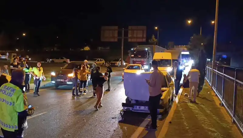Otoyolda Kuralsız Geri Dönüş: İkisi Çocuk, Dört Yaralı Kaza Sonrası Panik
