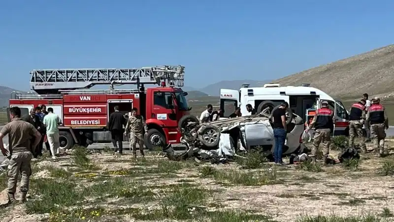 Van'da Feci Trafik Kazası: 4 Can Aldı, 2 Yaralı