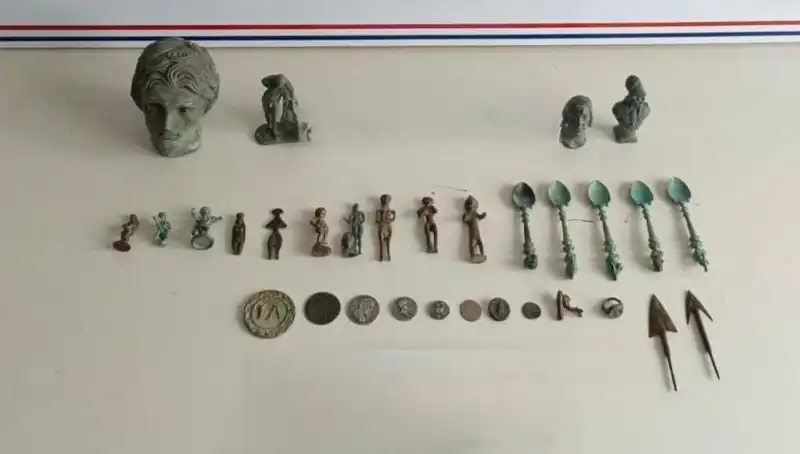 Roma Dönemine Ait Tarihi Eserler, Güvenlik Güçleri Tarafından Bulundu