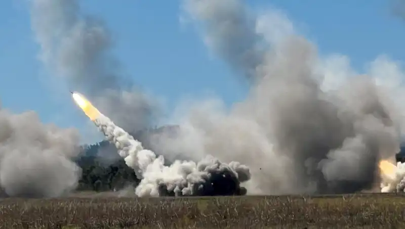Avustralya’da Tarihi An: En Büyük Askeri Tatbikatında HIMARS Füzeleri Ateşlendi