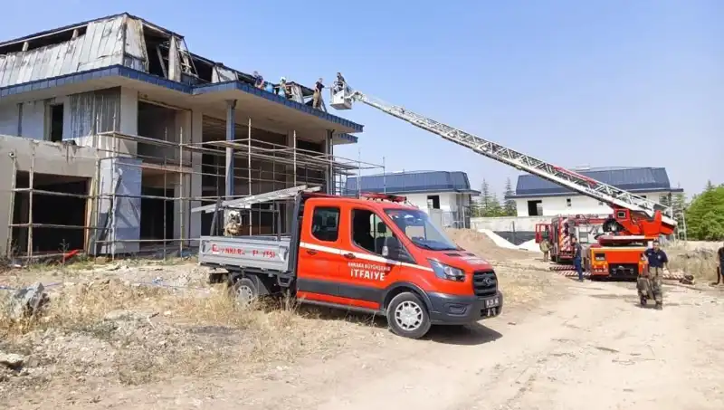 Ankara Gölbaşı'nda Villalarda Büyük Yangın: Mülk Sahipleri ve Vatandaşlar Endişeli