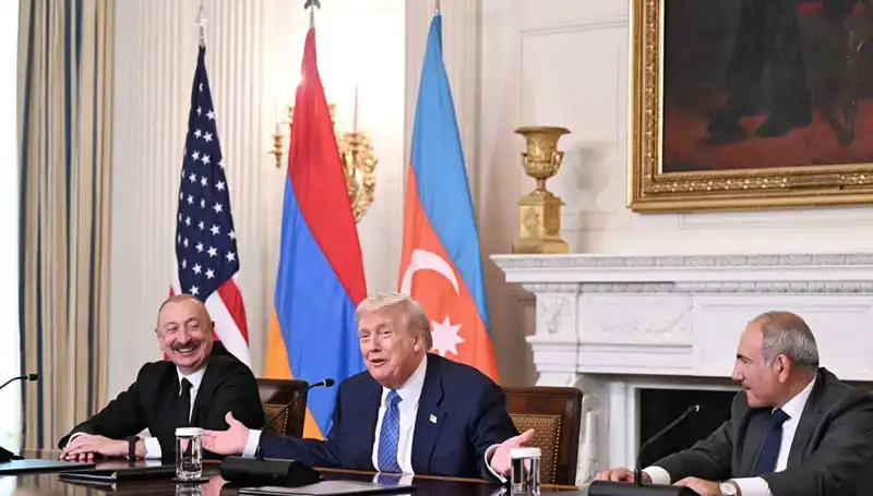 Aliyev'den Ermenistan'a Açık Çağrı: Anayasa Üzerine Hızla Adım Atın!