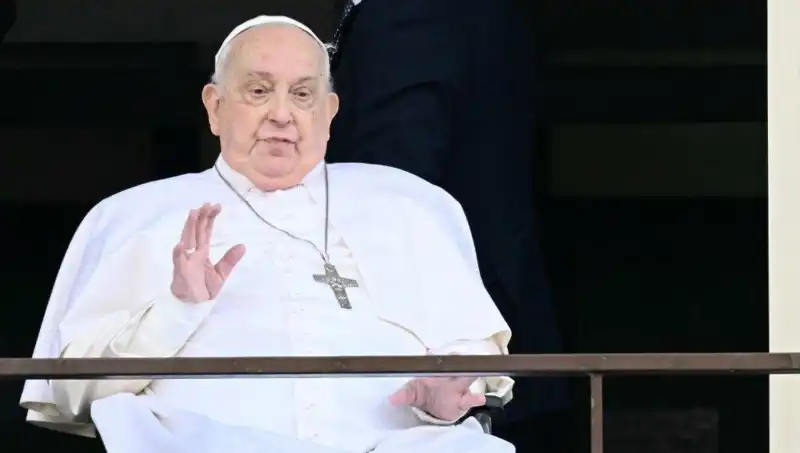 Papa Francis Hastaneden Çıktı: İlk Görüntüleriyle İlgili Detaylar