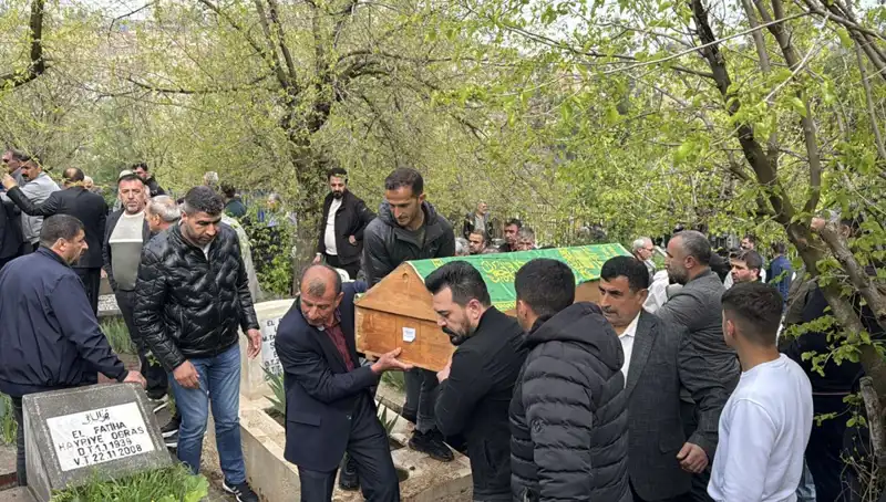 Karabük'teki Trajik Trafik Kazasında Hayatını Kaybedenler Diyarbakır'da Anıldı