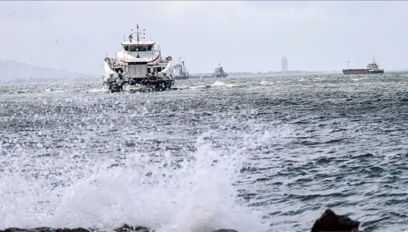 İzmir'de Vapur Seferleri Fırtına Nedeniyle İptal Edildi! Detaylar Burada