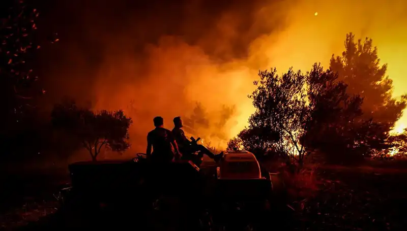 Çanakkale'deki Orman Yangını Büyüdü: 785 Kişi Acil Olarak Tahliye Edildi